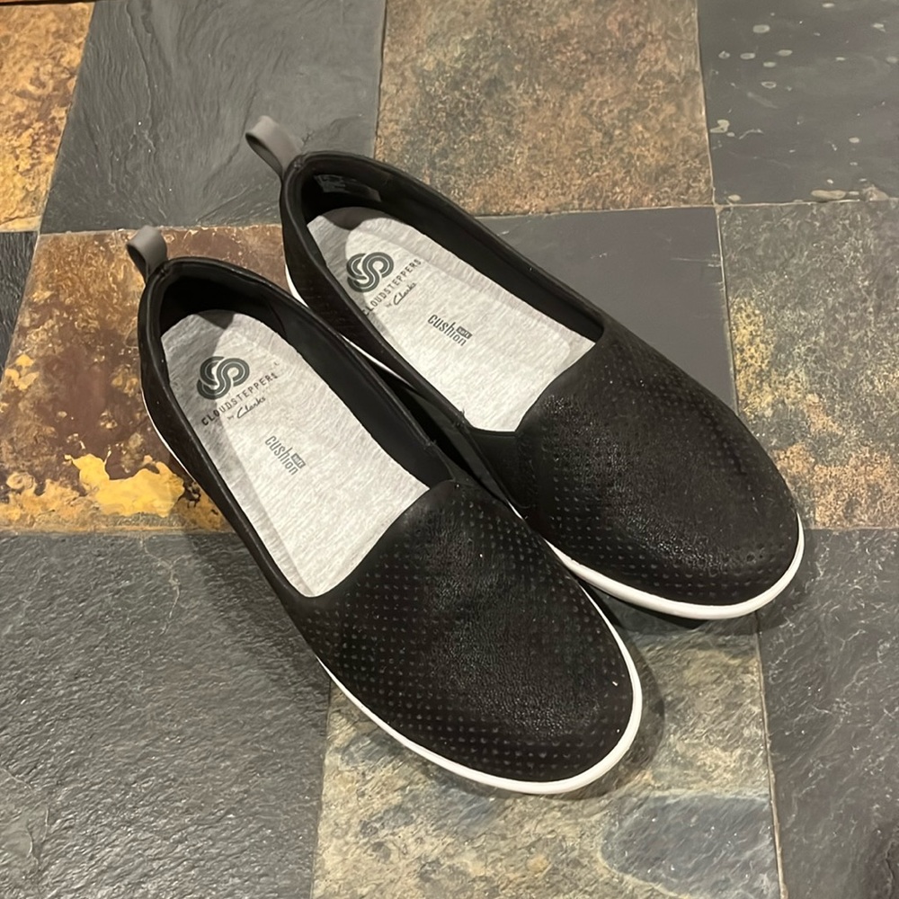 Cloudsteppers by Clarks soft cushion sole.  EUC size 6